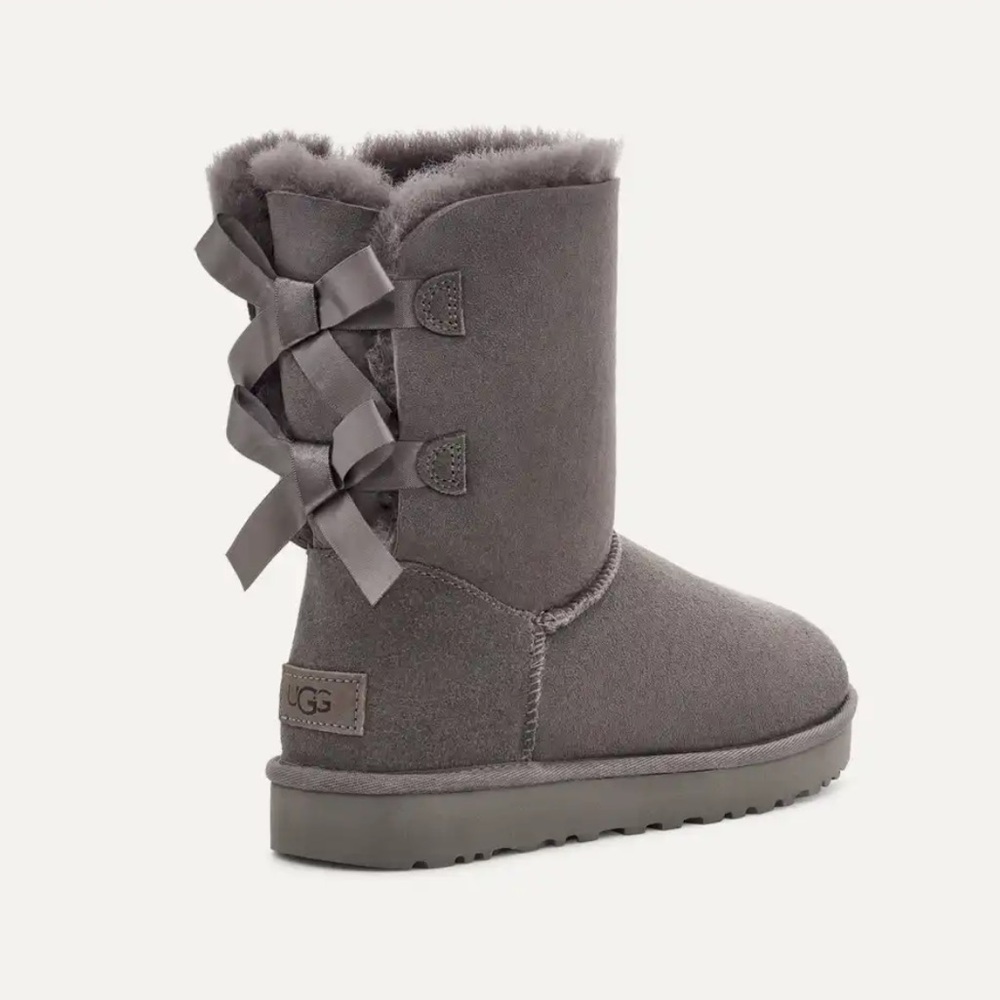UGG Bailey Bow Short Boots – Gray, Size 8